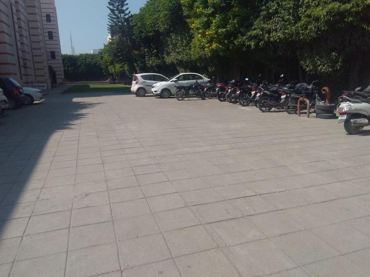 호텔 루드라 컨티넨탈 Rudrapur 외부 사진